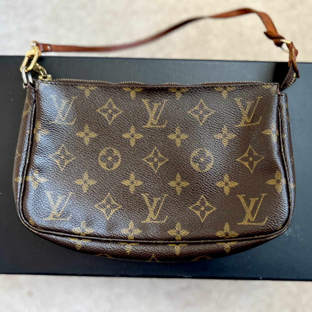 louis vuitton monogram pochette